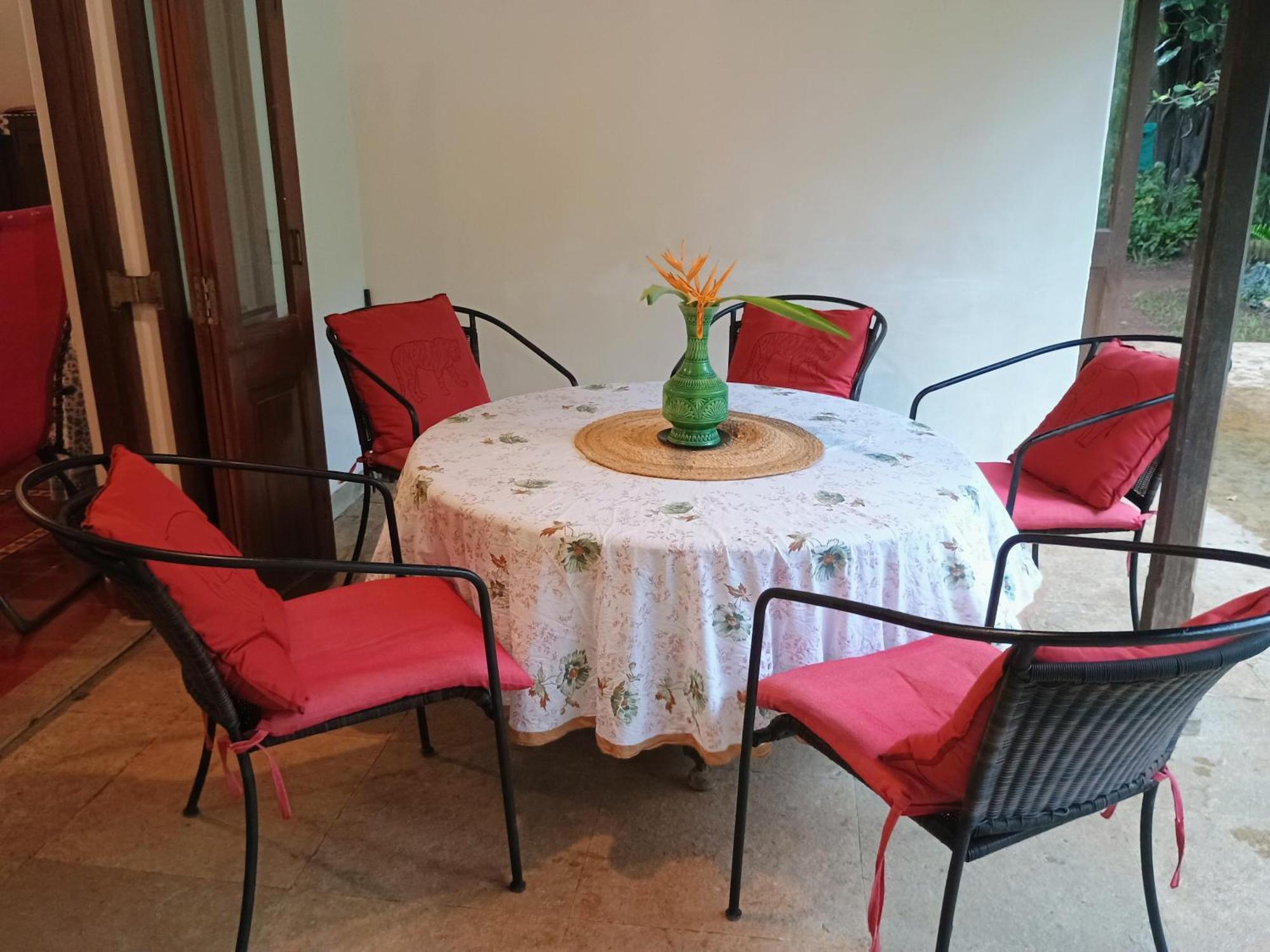 Banyan House - Luxurious 4 Bedroom Villa On One Acre, Near The Beach Nāgaon Exterior foto