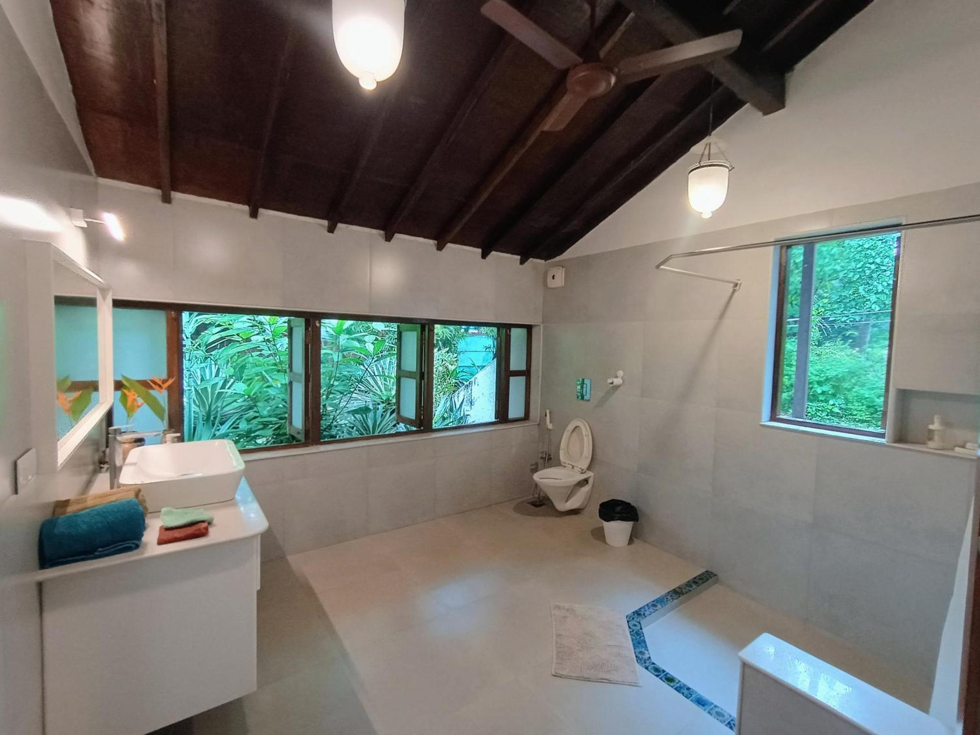 Banyan House - Luxurious 4 Bedroom Villa On One Acre, Near The Beach Nāgaon Exterior foto