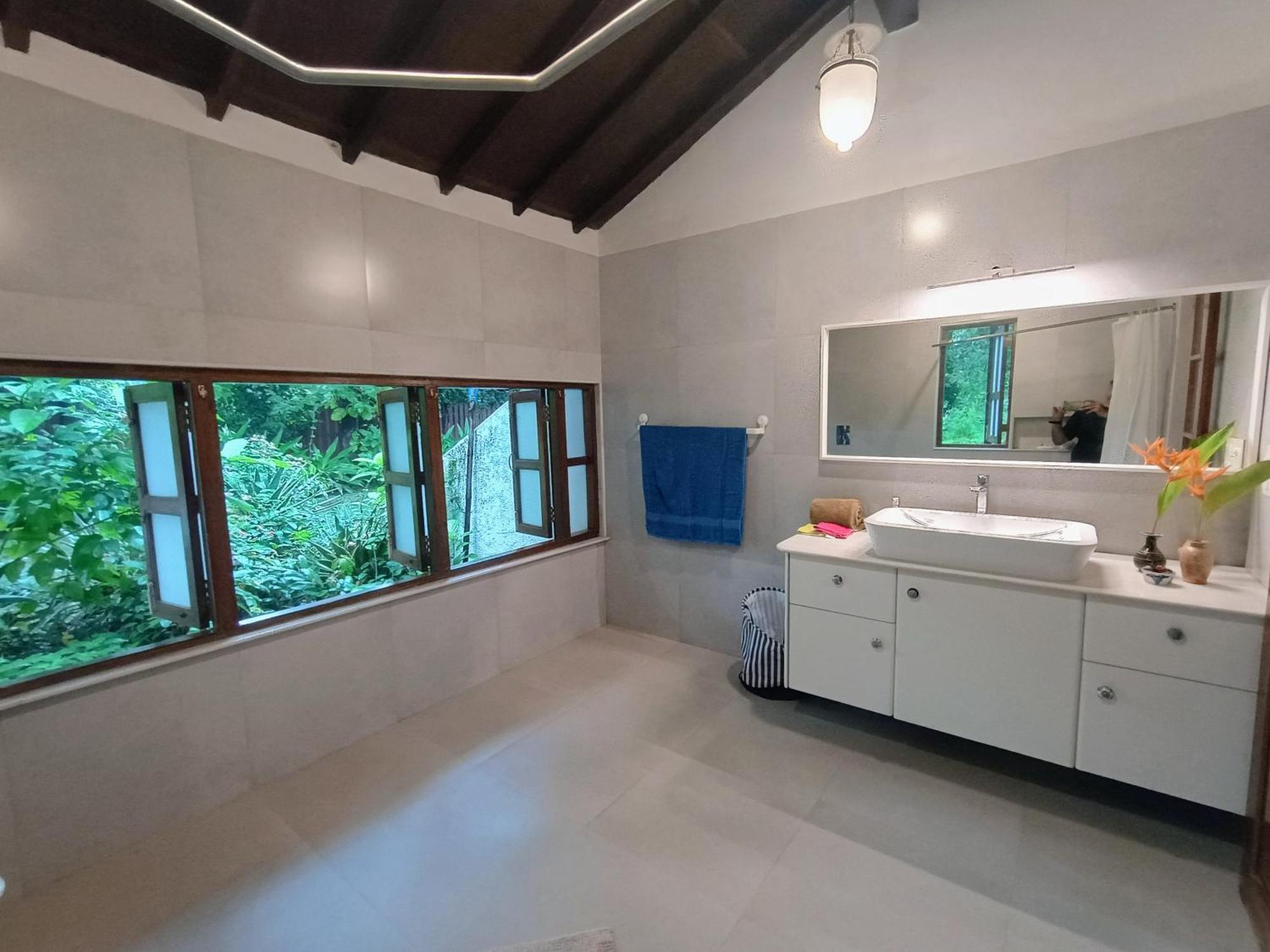 Banyan House - Luxurious 4 Bedroom Villa On One Acre, Near The Beach Nāgaon Exterior foto