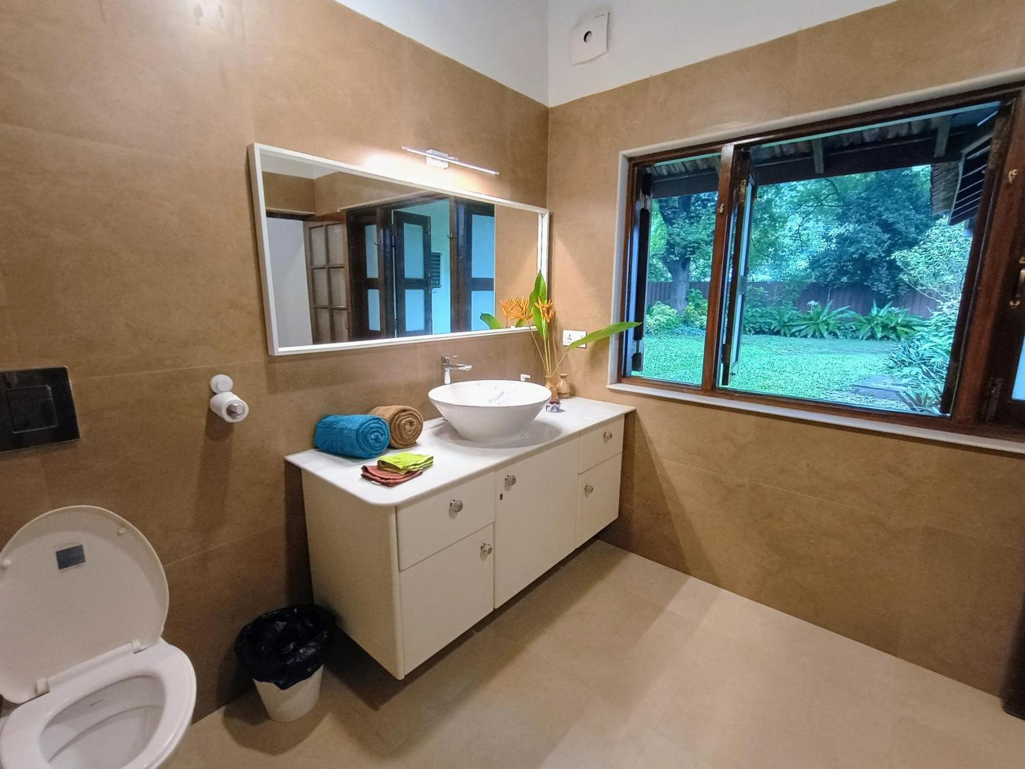 Banyan House - Luxurious 4 Bedroom Villa On One Acre, Near The Beach Nāgaon Exterior foto
